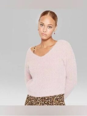 Wild Fable Pink Fuzzy V-Neck Cropped Sweater Size Small Soft Cozy Knit